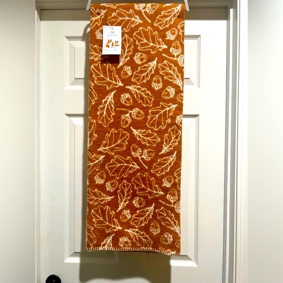 DOCOFIL WHITE Reversible Welcome Autumn Throw With Leaves & Acorns - Picture 3 of 6